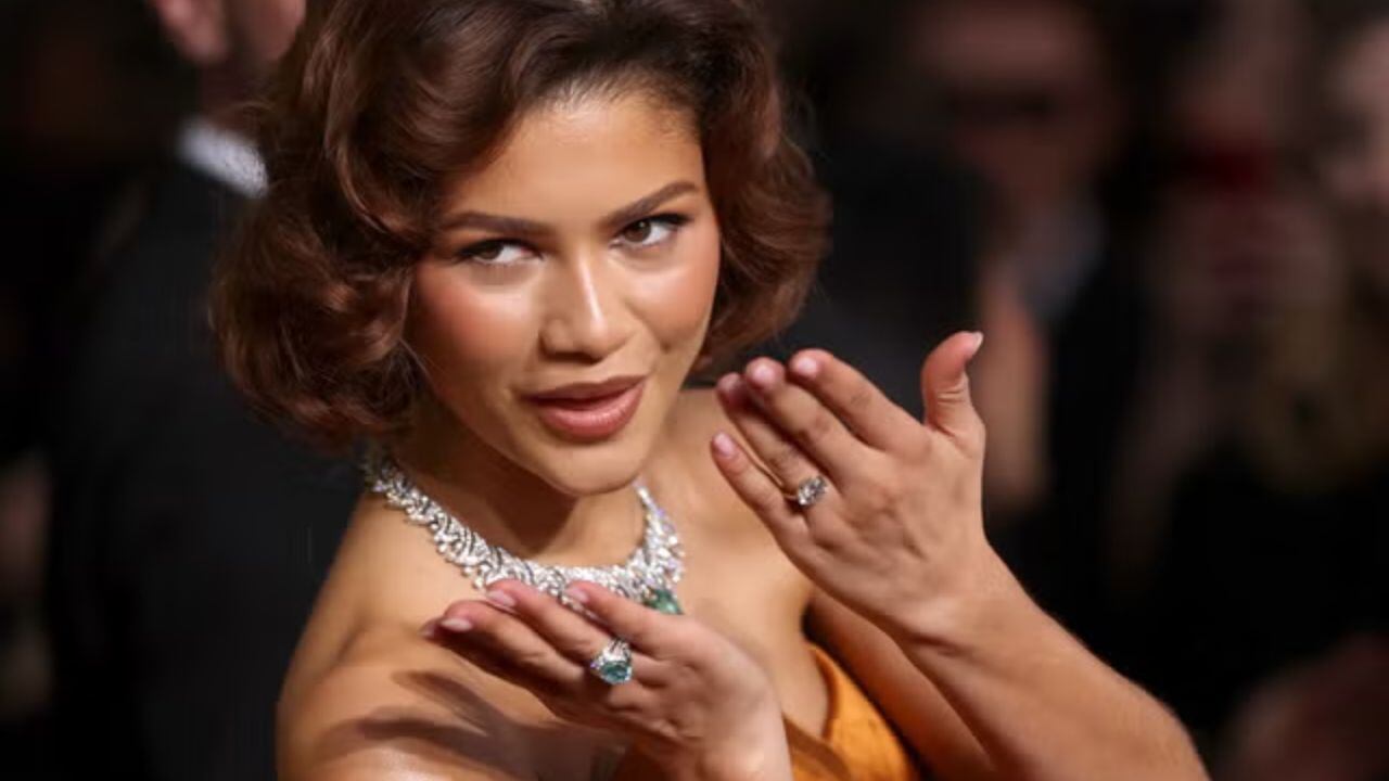 Zendaya en los Golden Globes con su presunto anillo de compromiso.