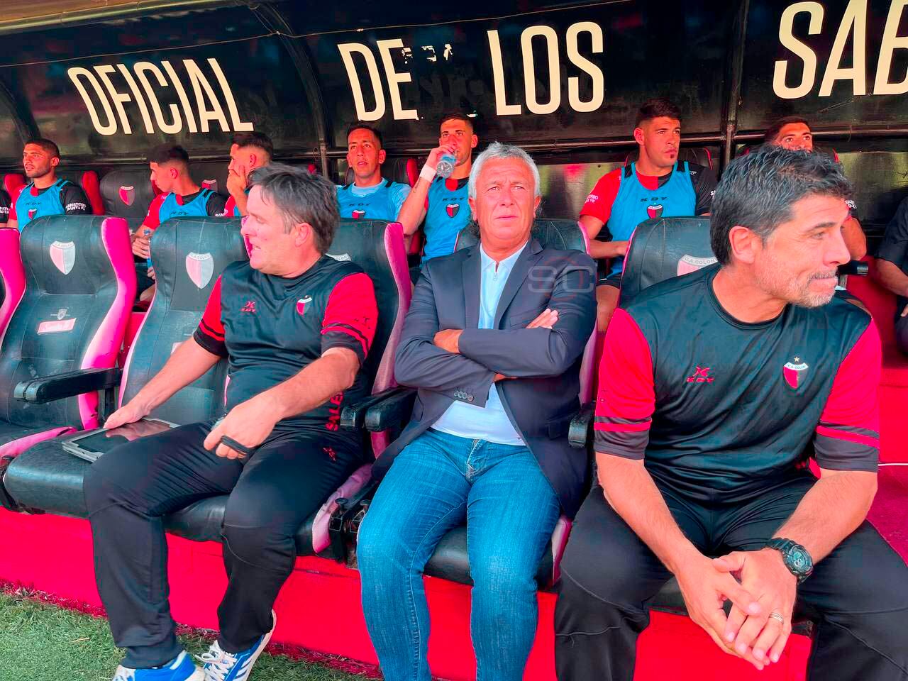 Néstor Gorosito, debutando en el banco de suplentes de Colón. (ESPN)