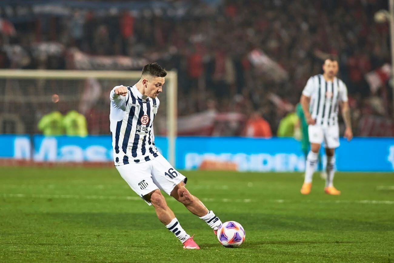 Garro en el partido de 16avos de final ante River Plate. (Prensa Talleres)