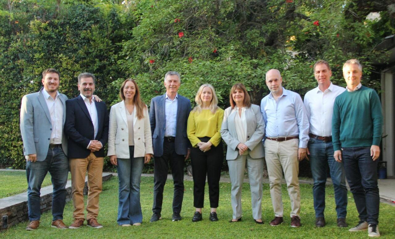 Hebe Casado (al centro), junto a la cúpula del Pro en Capital Federal. Aparecen Mauricio Macri, Patricia Bullrich y Horacio Rodríguez Larreta, entre otros.