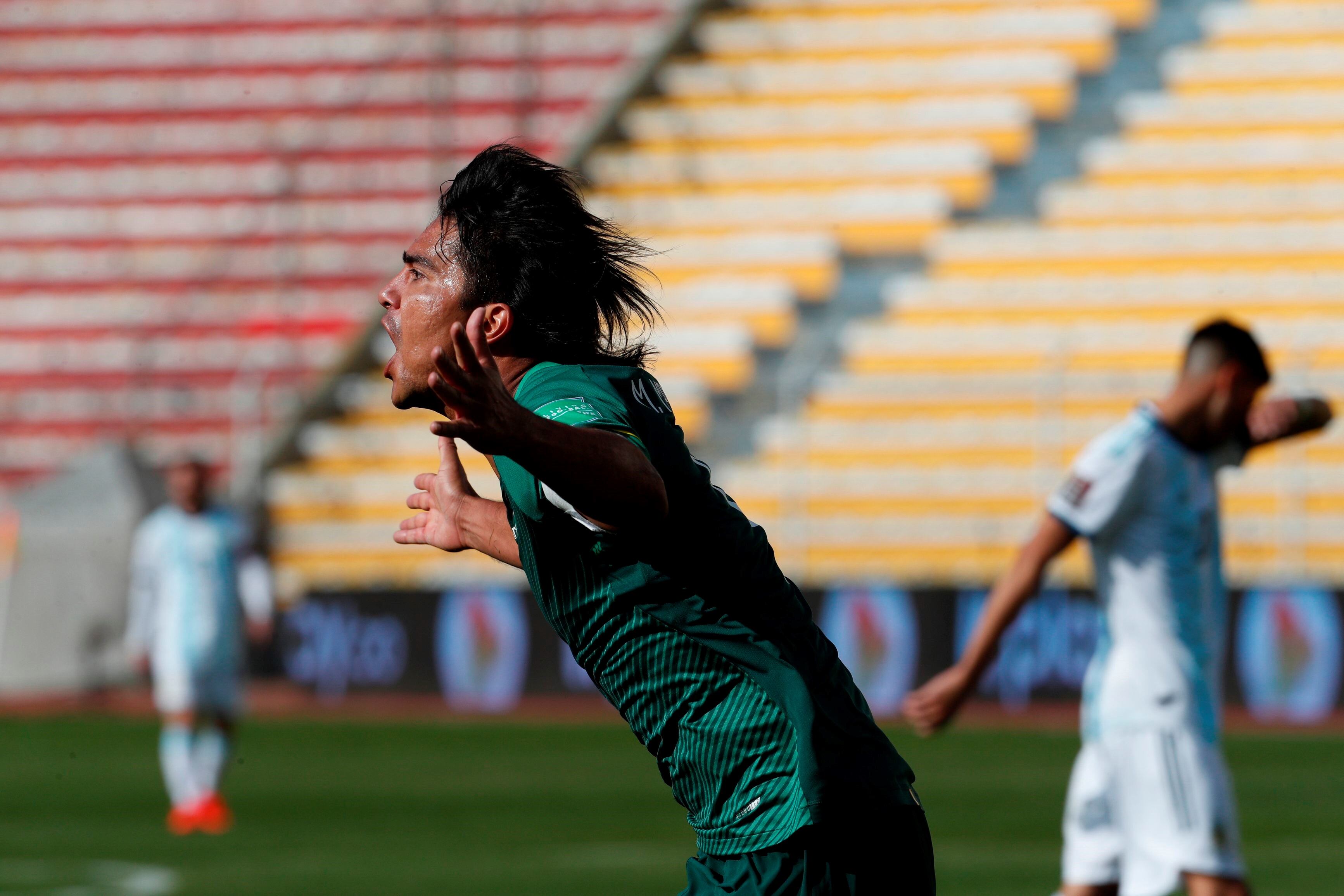 Marcelo Martins celebrando su gol frente a la Argentina.