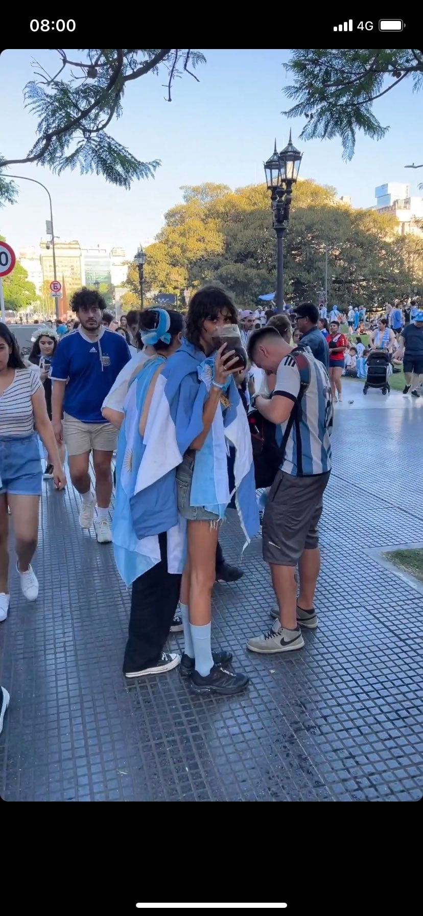 Mica Argañaraz desde el obelisco para celebrar el triunfo de Argentina.