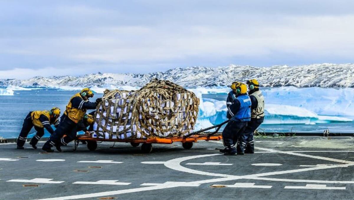 El rompehielos “Almirante Irízar” finalizó exitosamente el reabastecimiento de la Base Marambio