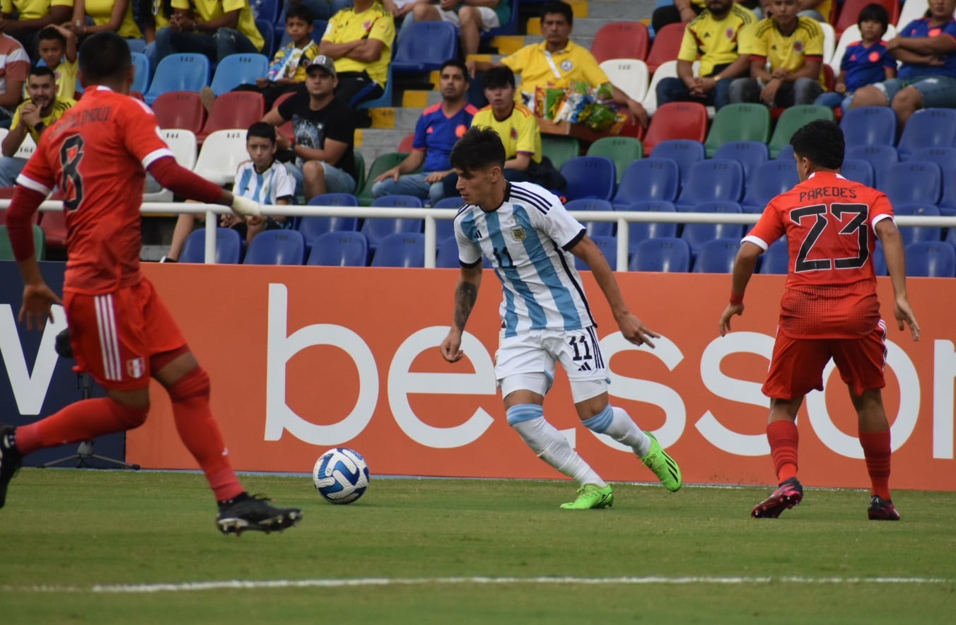 El seleccionado sub 20 de argentina enfrentó a Perú por la cuarta fecha del Grupo A del certamen. (Prensa Argentina)