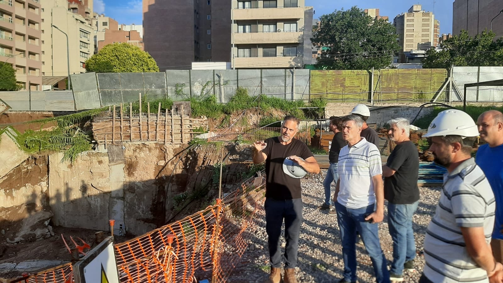 Passerini supervisó las tareas en la obra de Av. Vélez Sarsfield y Ángelo de Peredo.