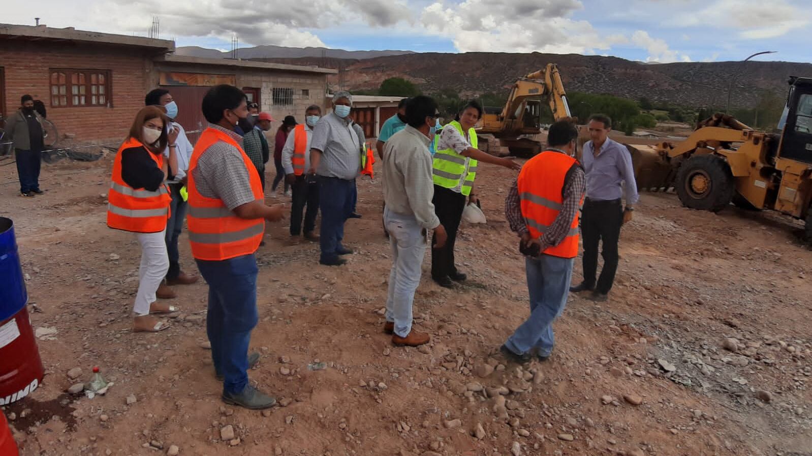 Katopodis escuchó de boca de los responsables de la obra, detalles de los trabajos que se realiza en la Plaza Mirador en el barrio San Cayetano de Humahuaca.