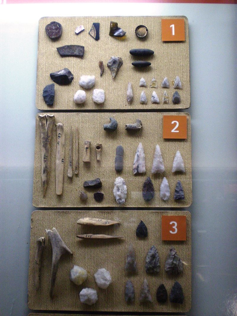 Materiales encontrados dentro de la Gruta de Inti Huasi.