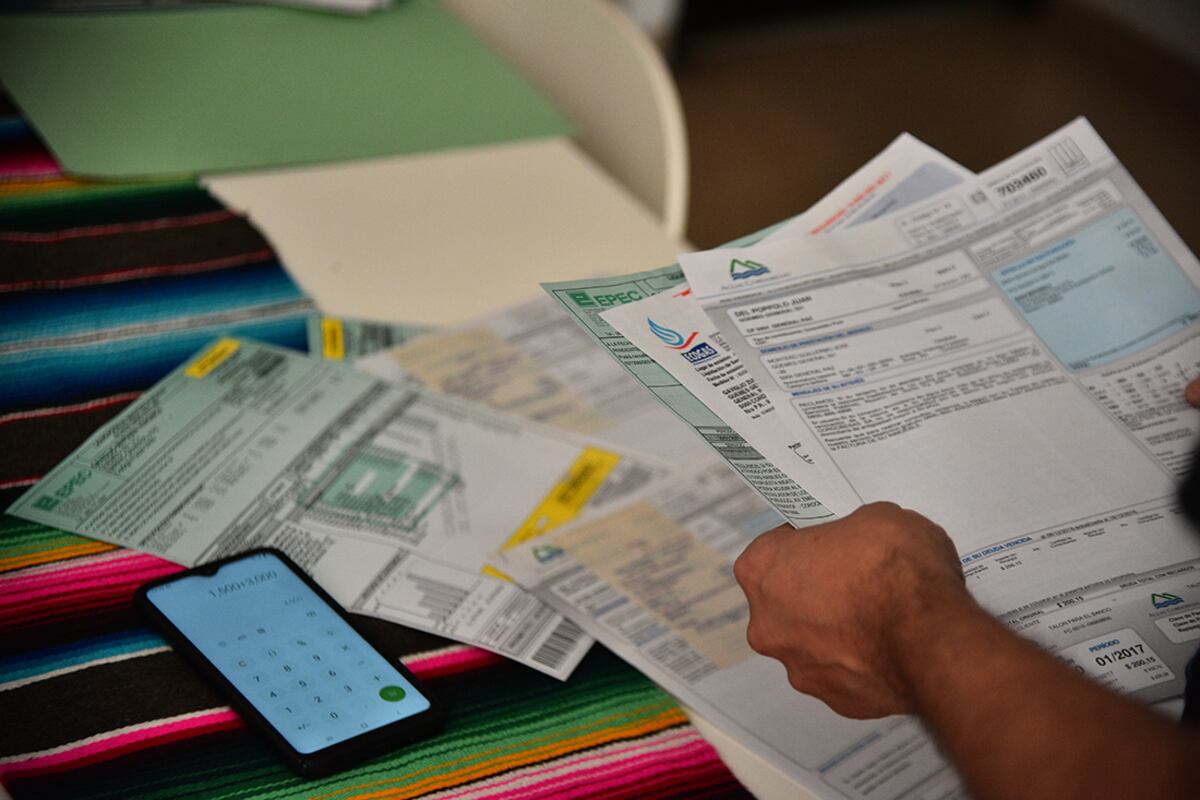 El Gobierno analiza quitar los subsidios a los servicios de electricidad y gas