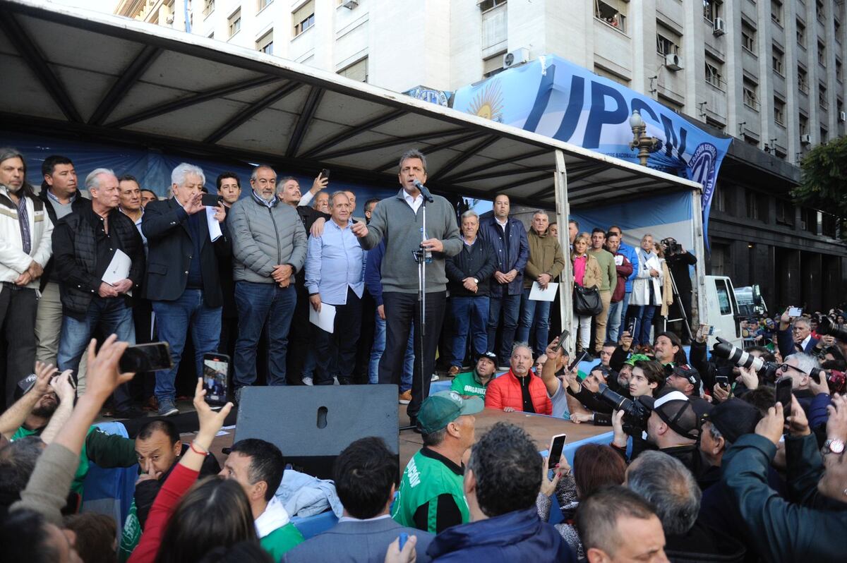 “No me vayan a comprar dólares”, el pedido de Massa tras anunciar los cambios en el Impuesto a las Ganancias