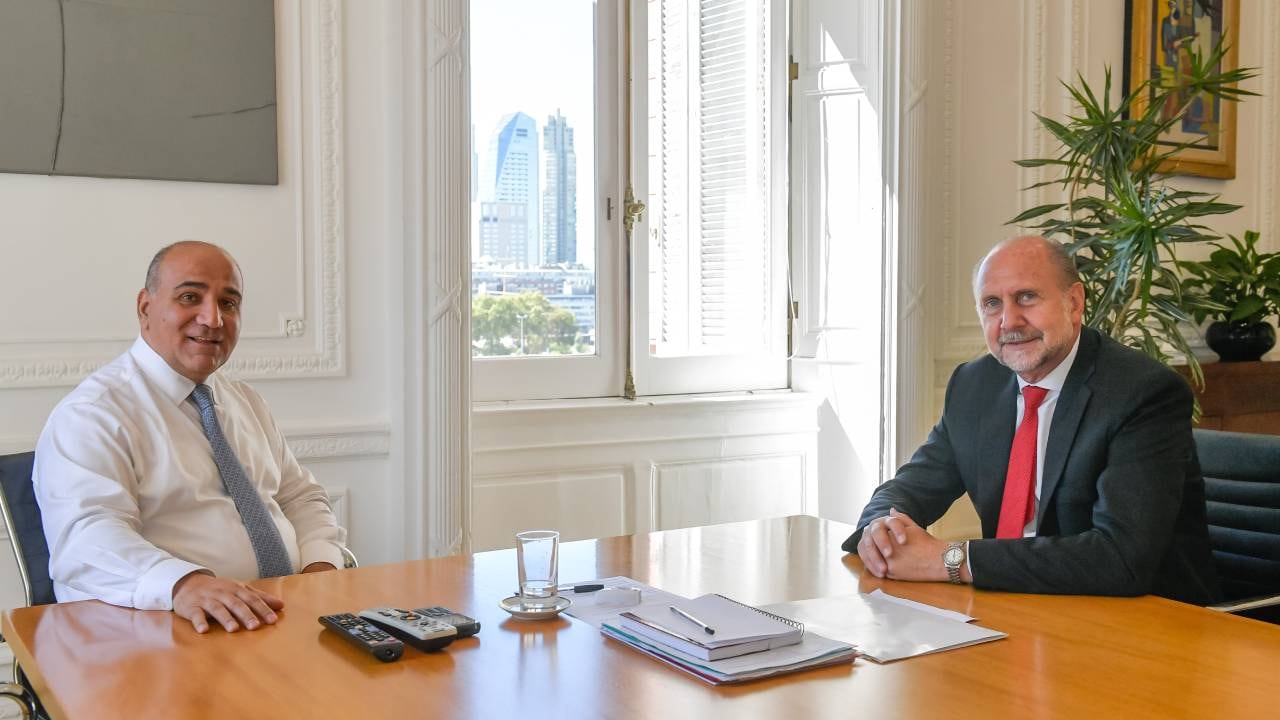 Omar Perotti y Juan Manzur en Casa Rosada