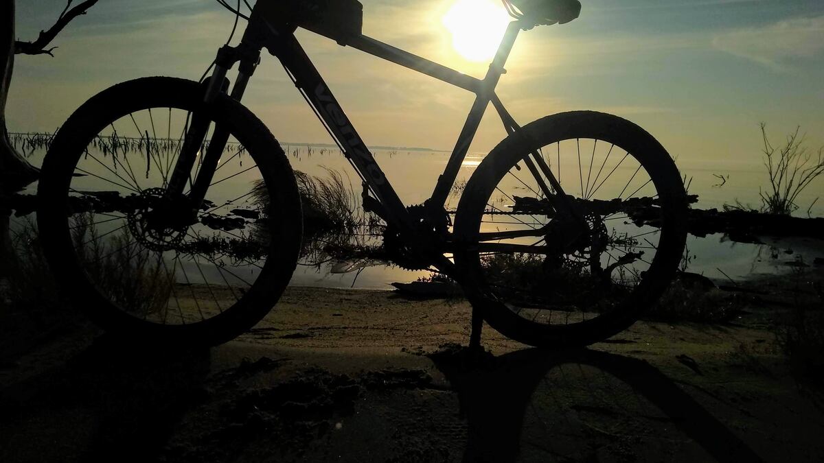 Conociendo Ansenuza: recorrido extremo en bicicleta