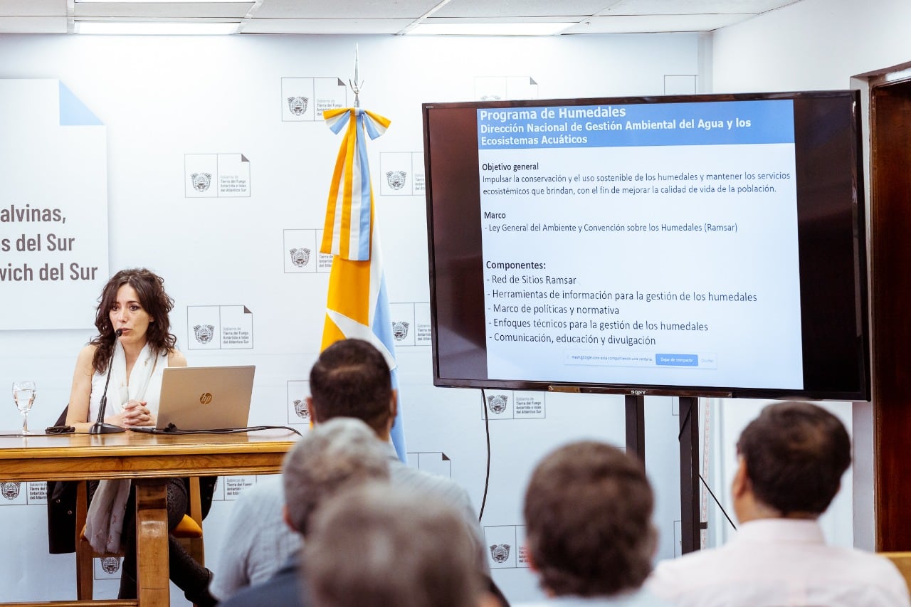 En la Charla se detallaron cada uno de los aspectos importantes para efectuar la actividad.