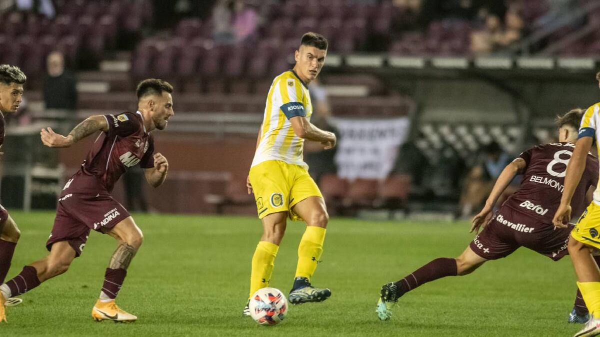 Francesco Lo Celso se lesionó en Rosario Central y lo retiraron con una puerta
