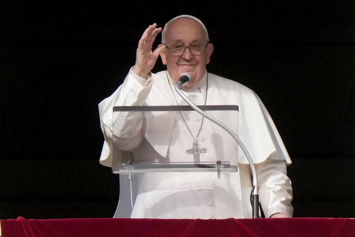 El Papa Francisco advirtió que muchos conflictos “en vez de extinguirse con el diálogo, se alimentan de noticias falsas”