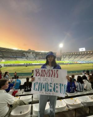 Hincha pide camiseta de Banini.