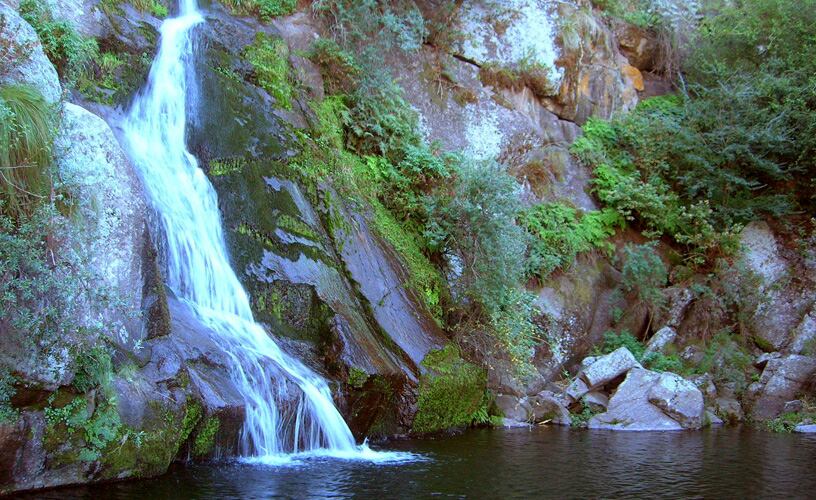 Salto de la Moneda,Potrero de los Funes. Un lugar para caminar y observar una hermosa cascada entre sierras puntanas