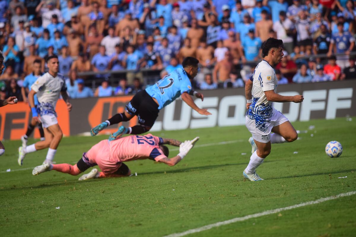 La polémica del Belgrano-Talleres: qué dijeron Herrera, Jara y los árbitros del penal