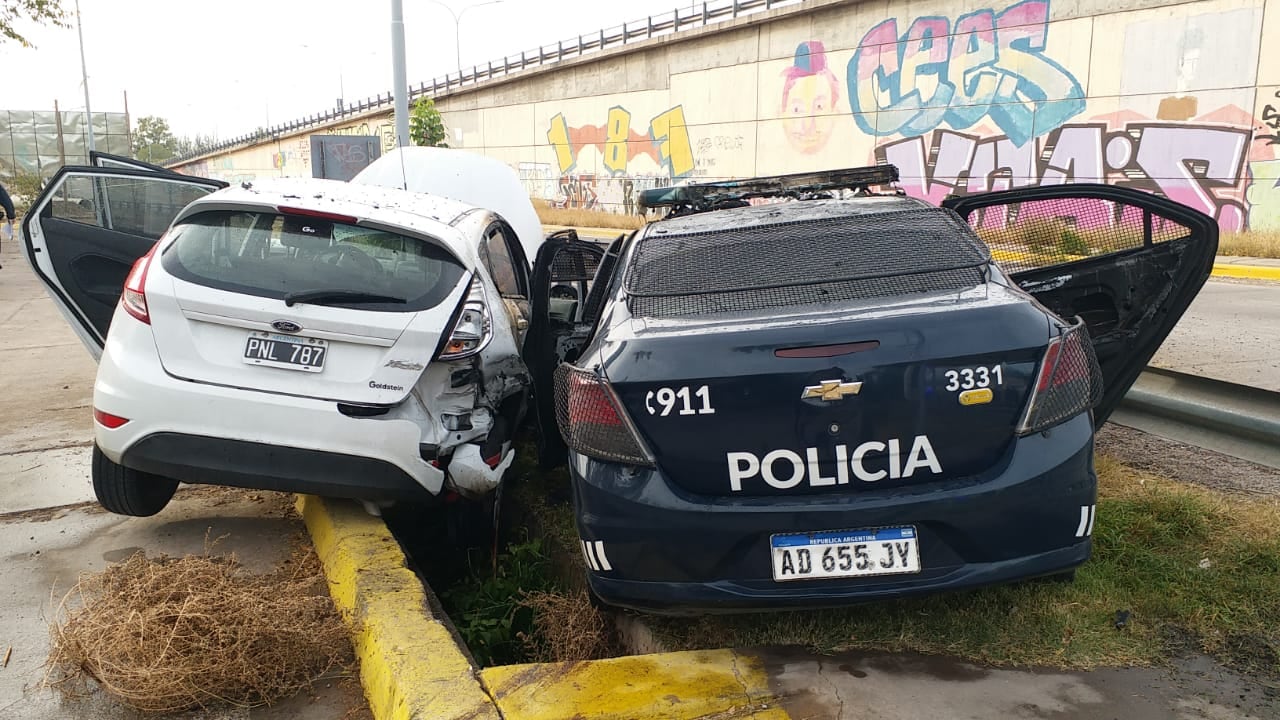 De los 4 delincuentes, solo uno fue detenido. Y hay 4 efectivos policiales lesionados. Foto: Los Andes.