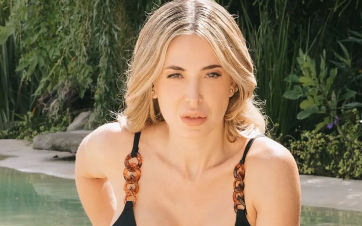 Jesica Cirio posó con la bikini más diminuta al borde de la pileta y se robó todas las miradas