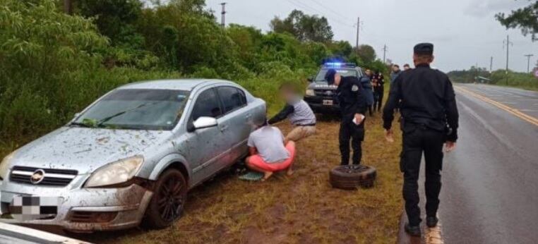 Capioví: mordió un espejo de agua y despistó con su vehículo.