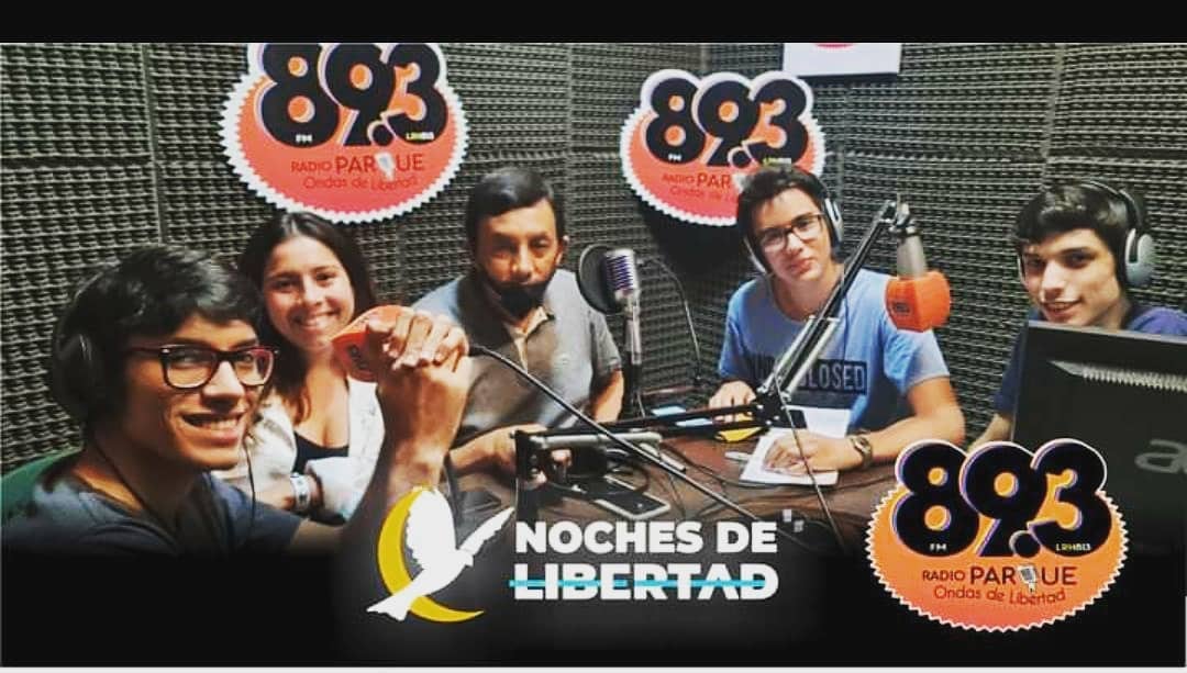 Rojas es de ideología liberal y tiene además un programa de radio desde donde dispara contra el gobernador.