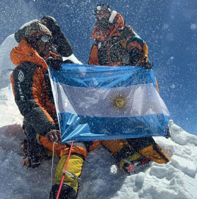 Laura Horta cumbre en Manaslu.