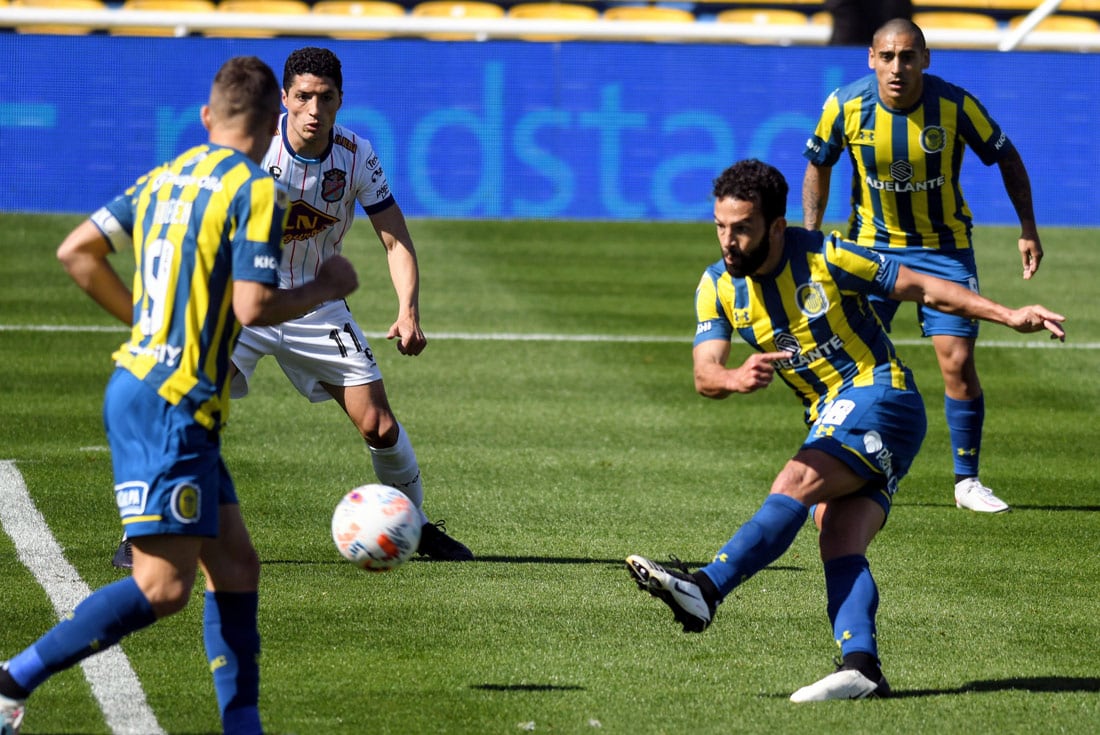 Lucas Gamba salió lesionado frente a San Lorenzo y tampoco podrá estar presente ante Talleres (Fotobaires)