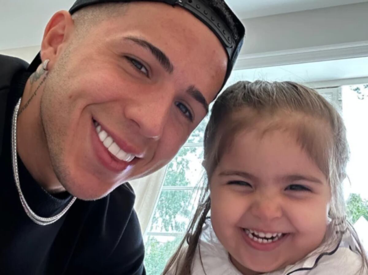 El tierno video de Enzo Fernández enseñándole inglés a su pequeña hija Olivia