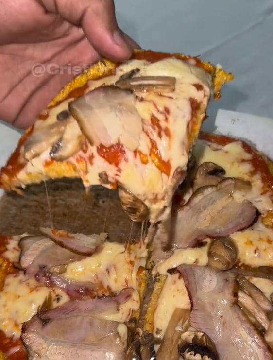 Pizza de coliflor: la receta rápida, fácil y keto que te convertirá en la estrella de la cocina