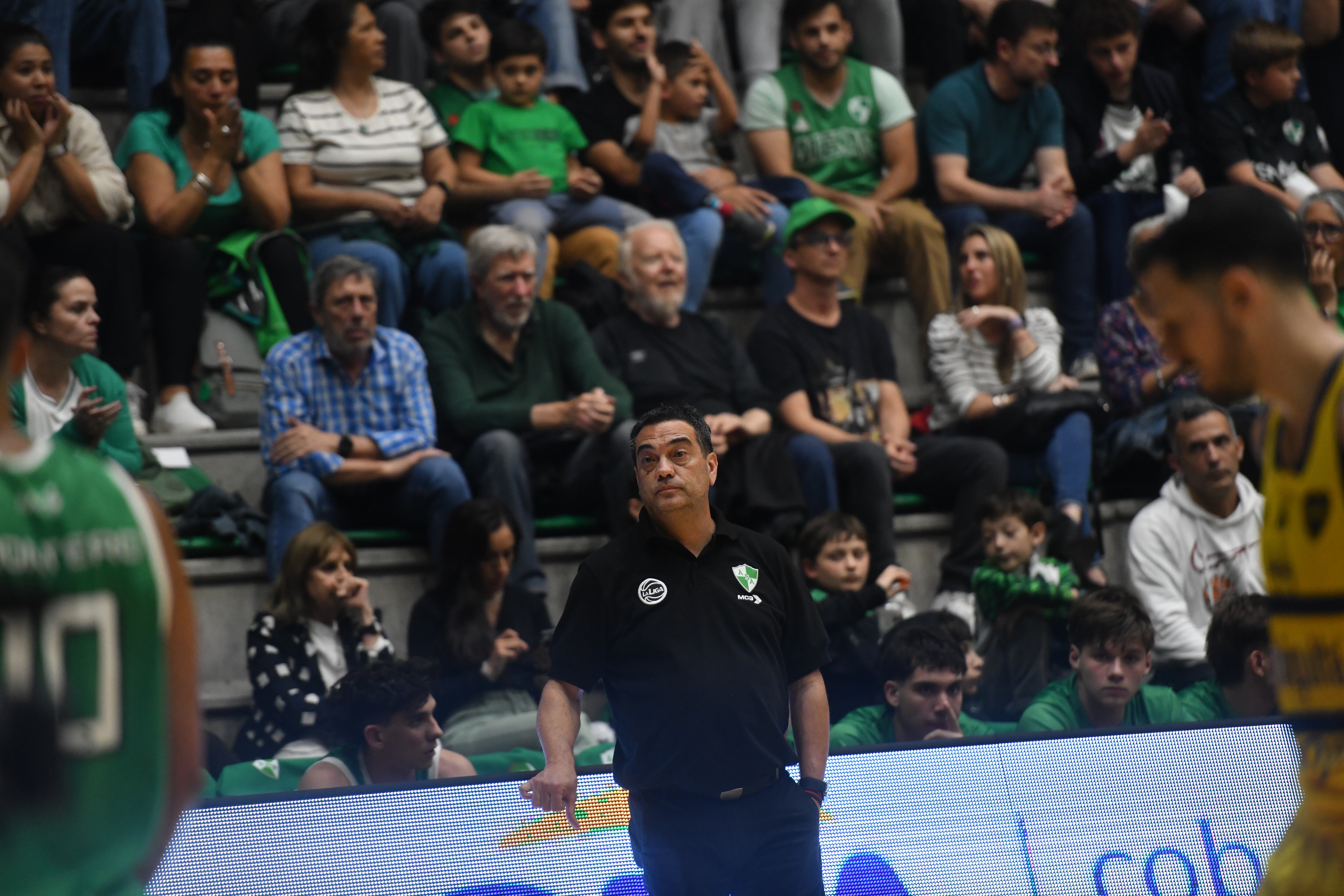 Atenas inauguró oficialmente su estadio enfrentando a Boca en el comienzo de la Liga Nacional de Basquet. Foto Javier Ferreyra