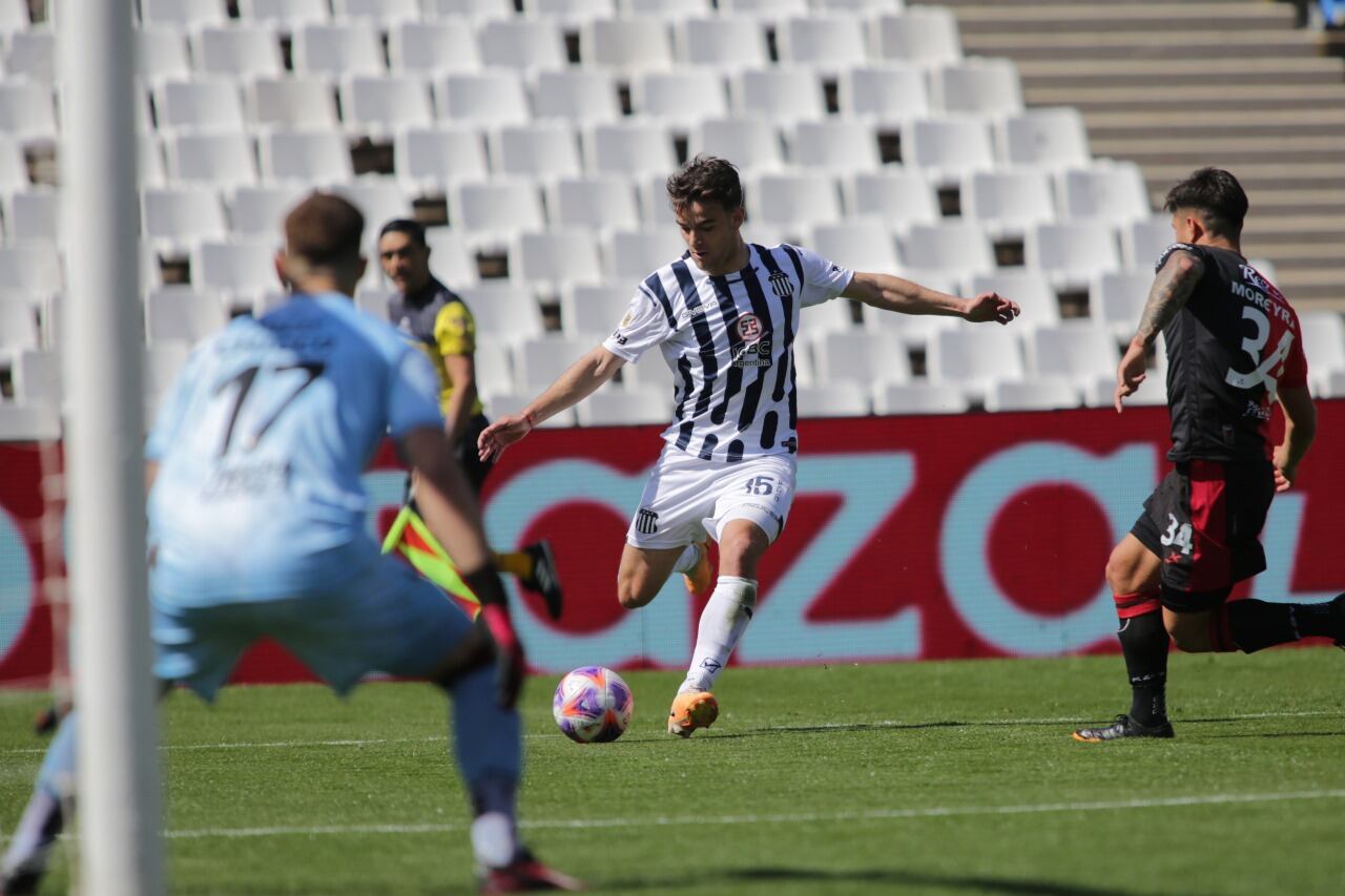 Talleres y Colón, en Mendoza, por los octavos de final de la Copa Argentina. (Prensa Copa Argentina)