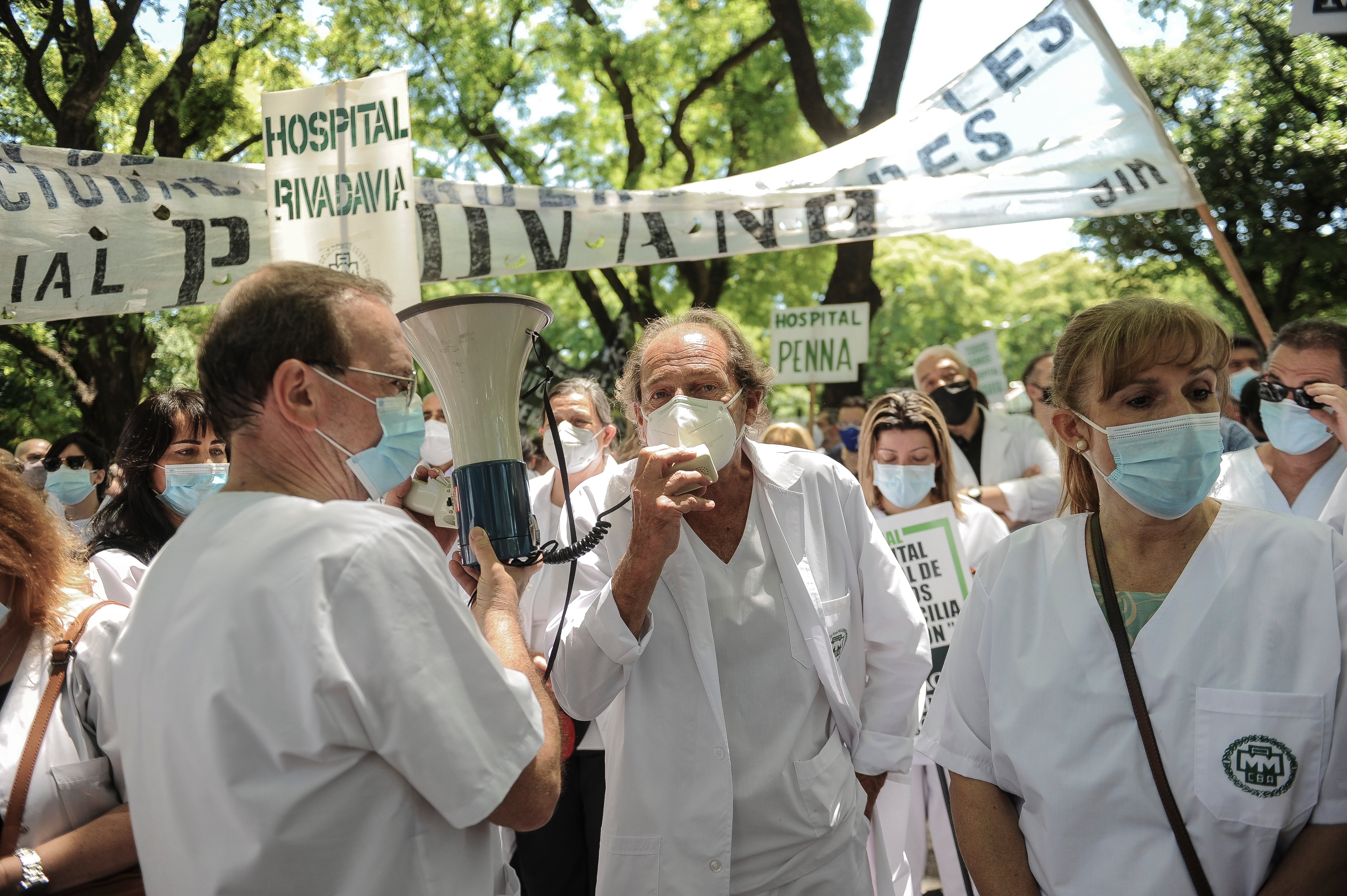 Ricardo Solari Secretario General de la Asociación de Médicos Municipales durante los reclamos. Foto Federico Lopez Claro