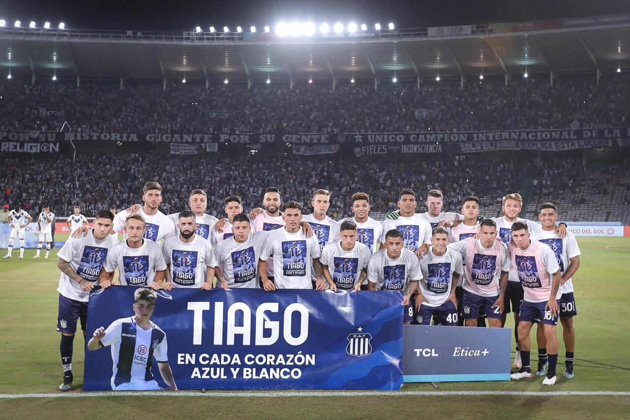 Un sentido homenaje de todo el club para el pibe que  jugaba en la sexta división