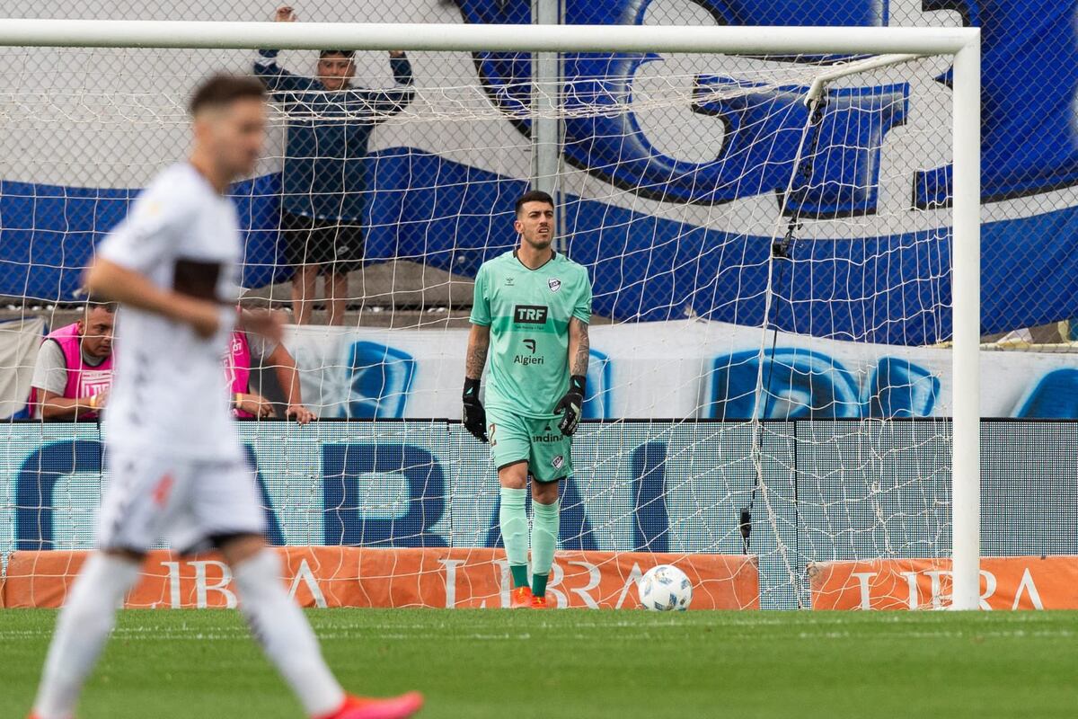 El arquero cordobés que es finalista de Copa de la Liga, con récord de penales