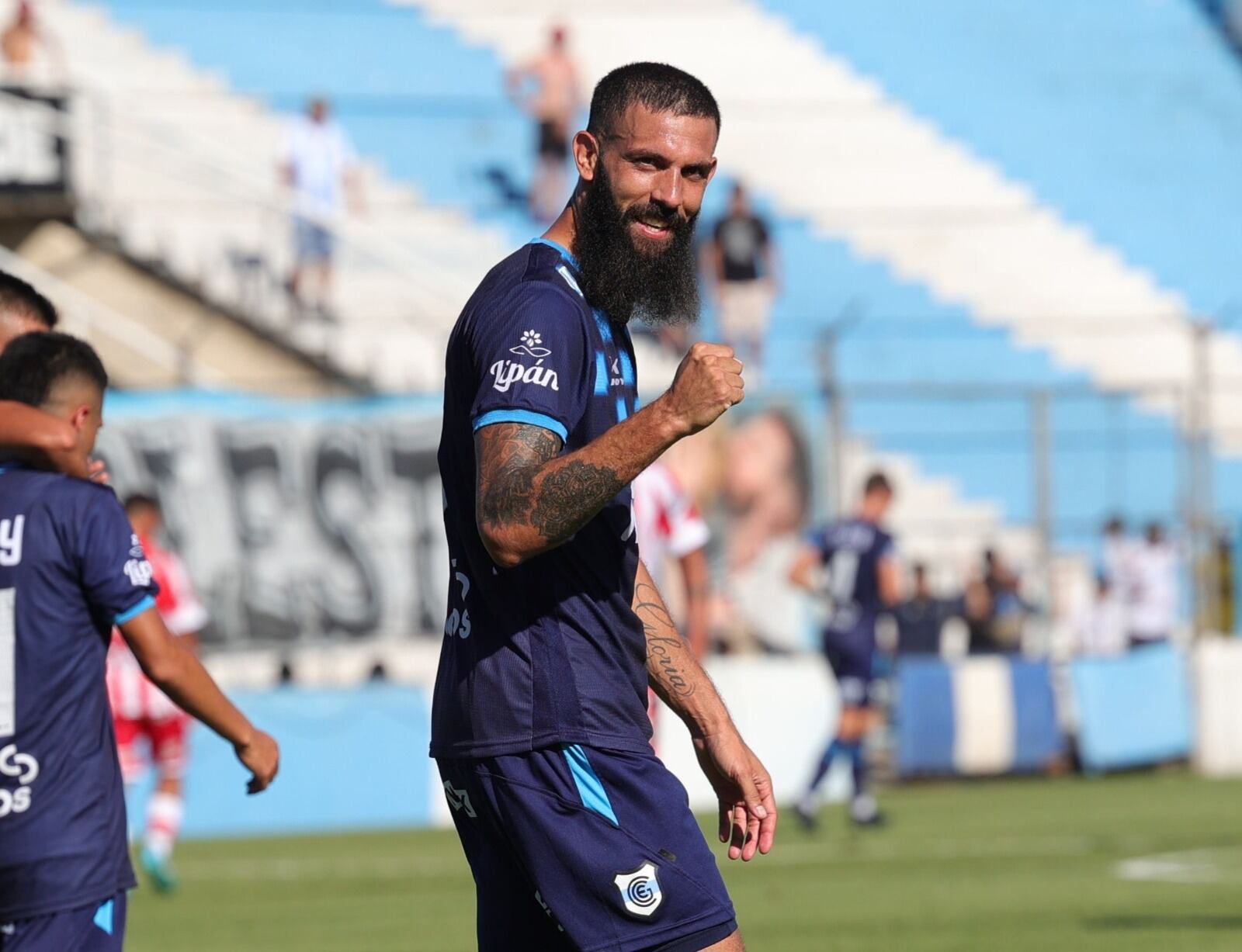 Golazo del “9” y tres puntos al bolso: Alejandro Quintana "facturó" y fue la figura del partido de este domingo en el estadio “23 de Agosto”.