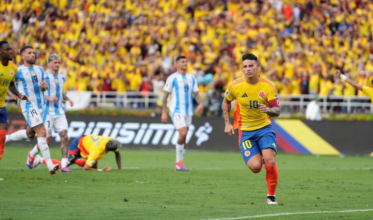 James Rodríguez y Romina Malaspina habrían tenido una relación.