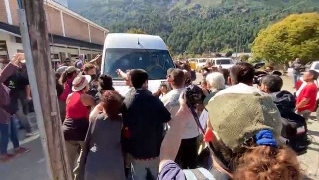 Hubo enfrentamientos en la visita de Fernández a Chubut.