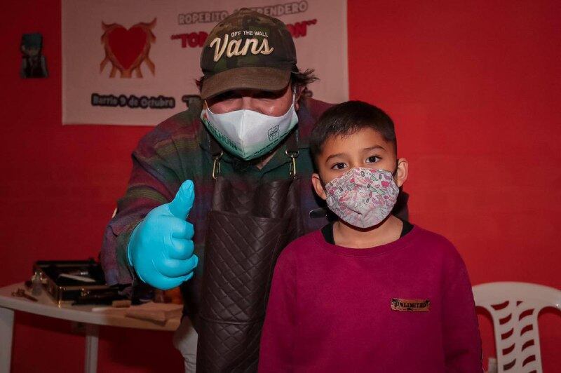 Durante el fin de semana pasado un grupo de peluqueros fueguinos llevaron adelante una jornada solidaria de corte de cabello en la ciudad