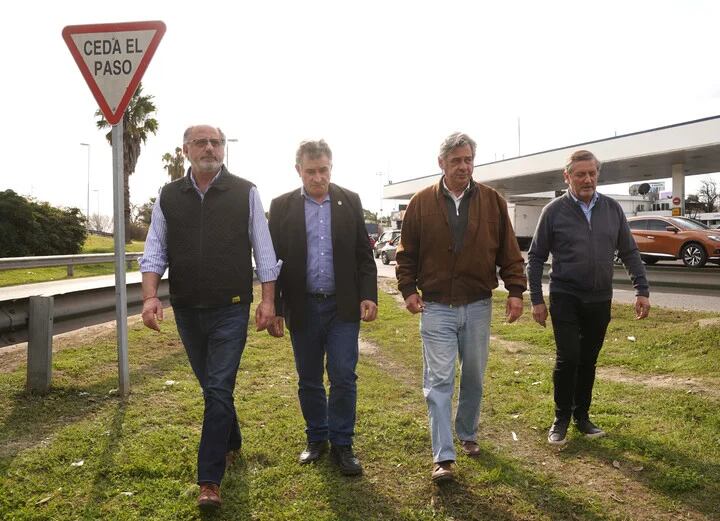 Los integrantes de la Mesa de Enlace: Jorge Chemes, de CRA; Carlos Achetoni, de FAA; Nicolás Pino, de SRA, y Elbio Laucirica, de Coninagro, luego de la Reunión con Massa. Foto: Clarín.