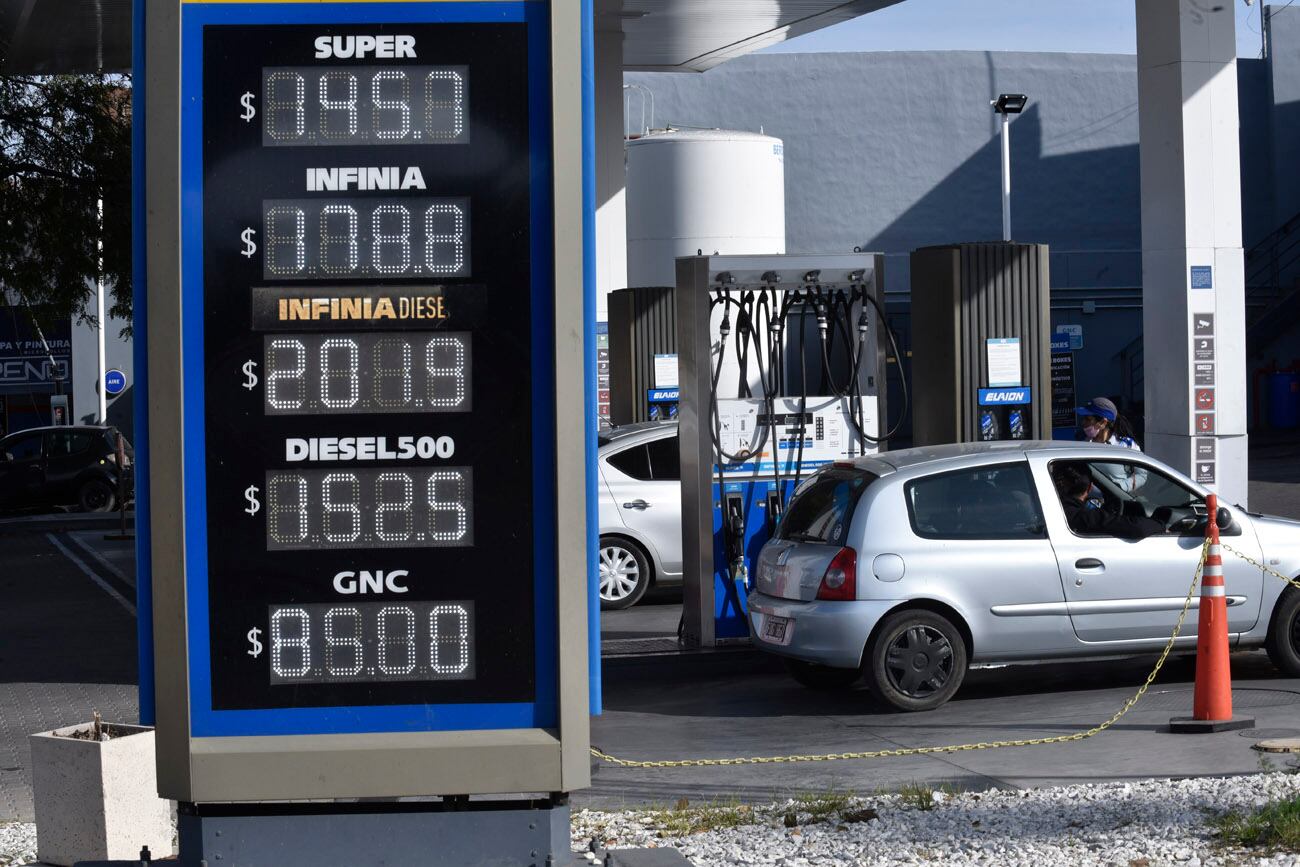 Los aumentos de combustible en YPF se aplicaron desde la medianoche del domingo. 