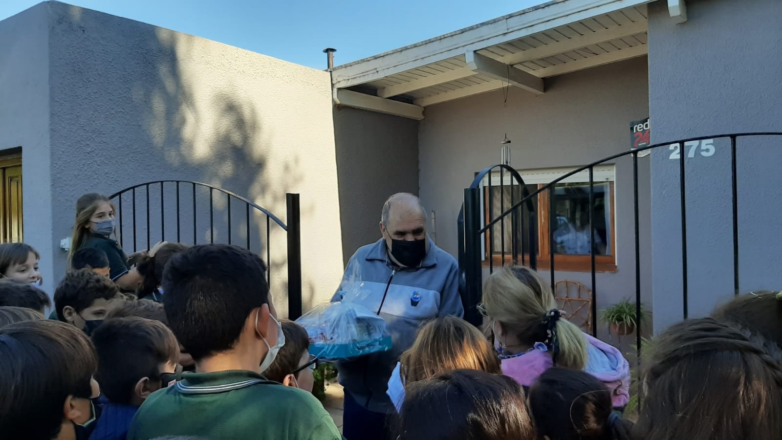 Alumnos del Jesús Adolescente sorprendieron a Veteranos de Malvinas con un desayuno