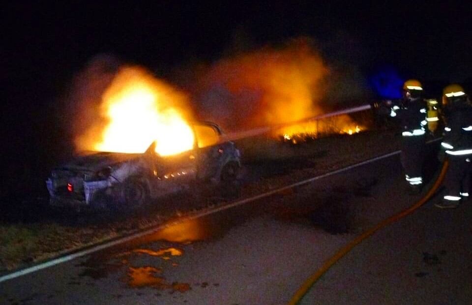 Incendio de automóvil sobre ruta E52 camino a La Tordilla