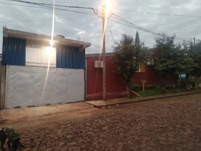 Oberá: cayó del techo de su casa y ahora se encuentra en grave estado.