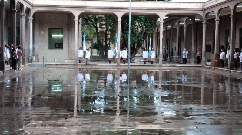 San Juan empezó las clases el 10 de agosto del 2020.  La experiencia fue de 9 días porque el 19 de agosto se detectó un brote en la provincia, que se extendió por todo el territorio provincial. 