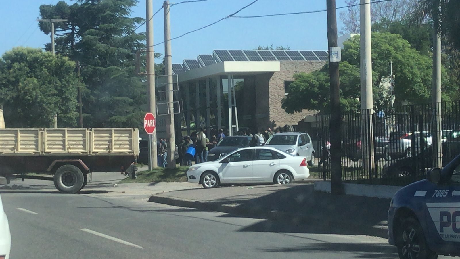 Los trabajadores se movilizaron frente a la empresa Electroingeniería.