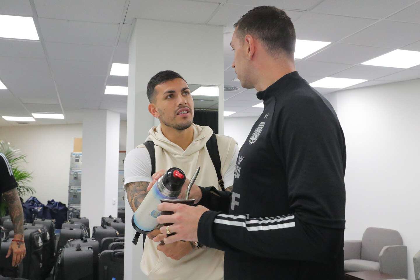 Leandro Paredes se unirá a la Selección pese a no poder jugar.