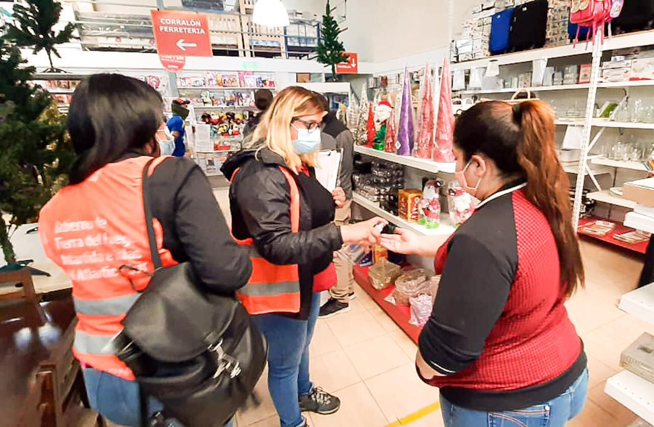 Jornada de concientización y control en los comercios de Tohuin para el cumplimiento de las disposiciones sanitarias vigentes.