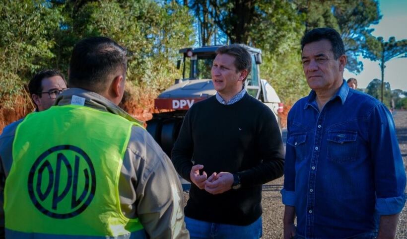 Continúan las obras de asfaltado en el acceso a Tobuna.