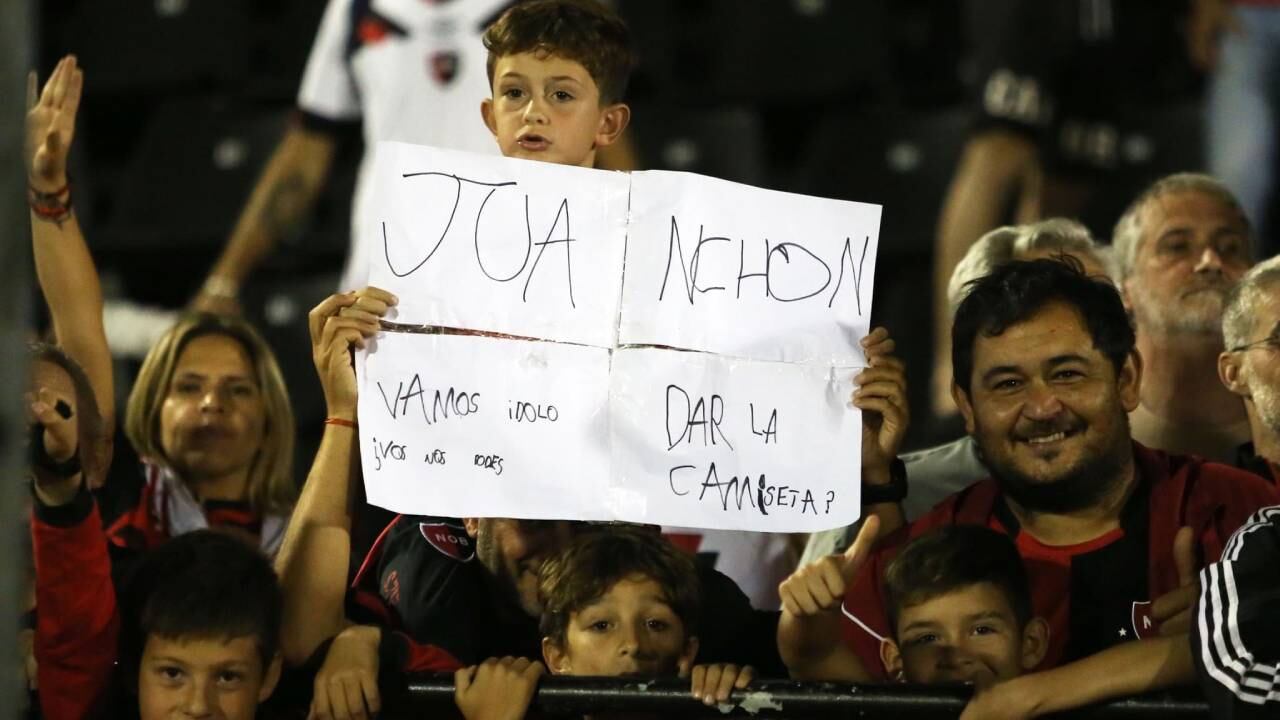 El pedido de dos hermanos a Juanchón para que les regale su camiseta