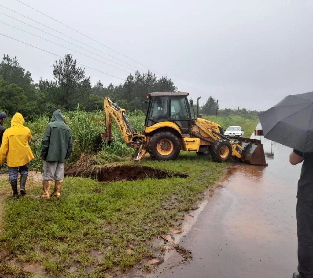 Ante los desbordes de los ríos, se cortó el tránsito sobre la Ruta Provincial N°223-